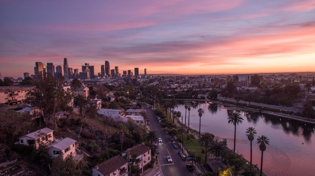 Echo_Park_Lake_with_Downtown_Los_Angeles_Skyline